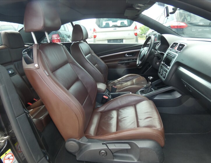 Volkswagen EOS 11