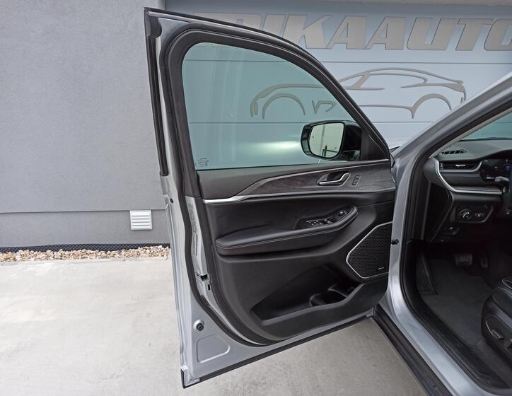 Jeep Grand Cherokee 20