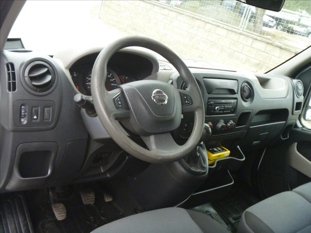 Nissan NV400