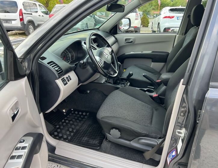 Mitsubishi L200 2