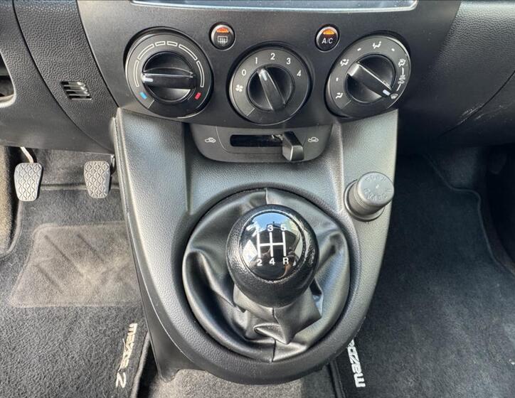 Mazda 2 33
