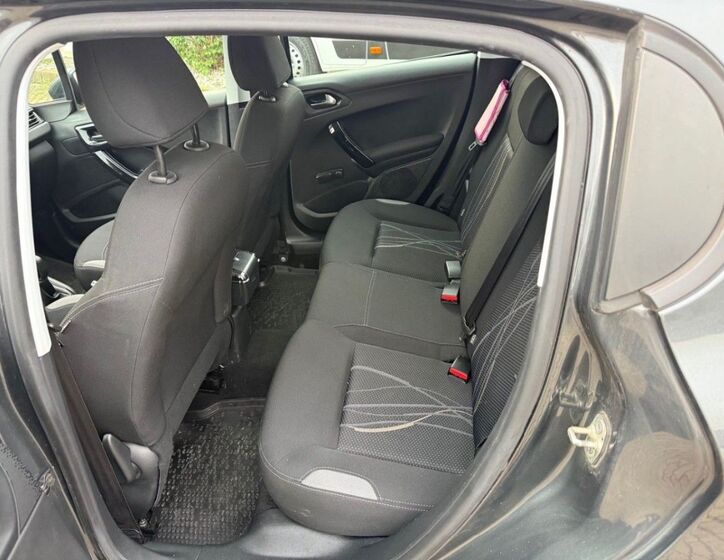 Peugeot 208 6