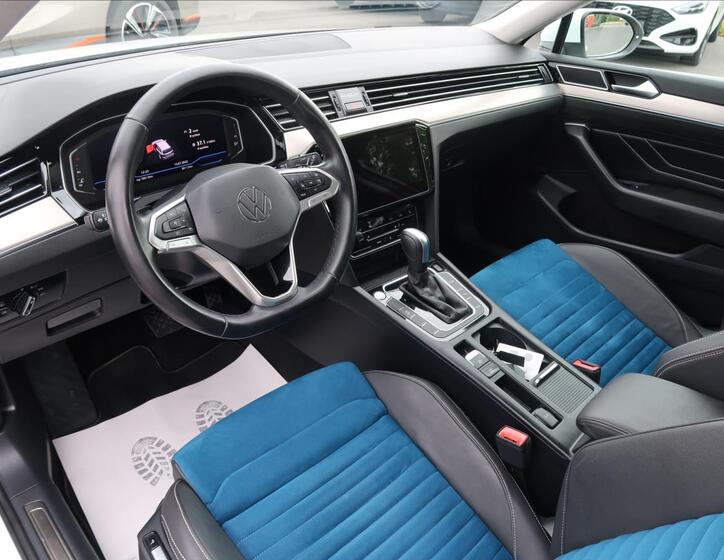 Volkswagen Passat 9