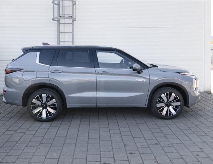 Mitsubishi Outlander 3