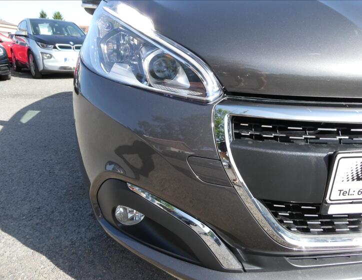 Peugeot 208 5
