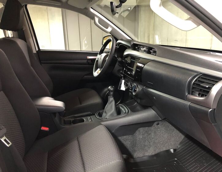 Toyota Hilux 13