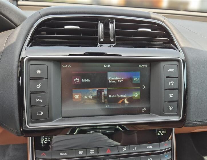 Jaguar XE 9
