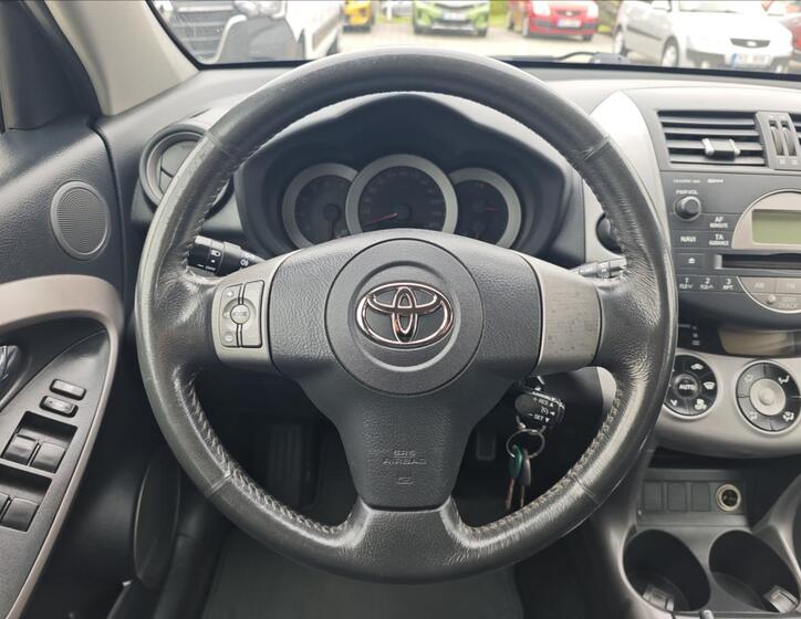 Toyota RAV4 17