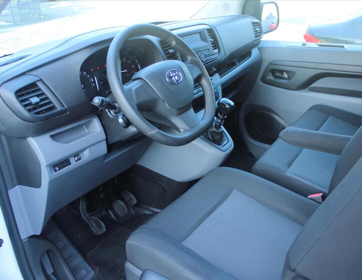 Toyota ProAce 11