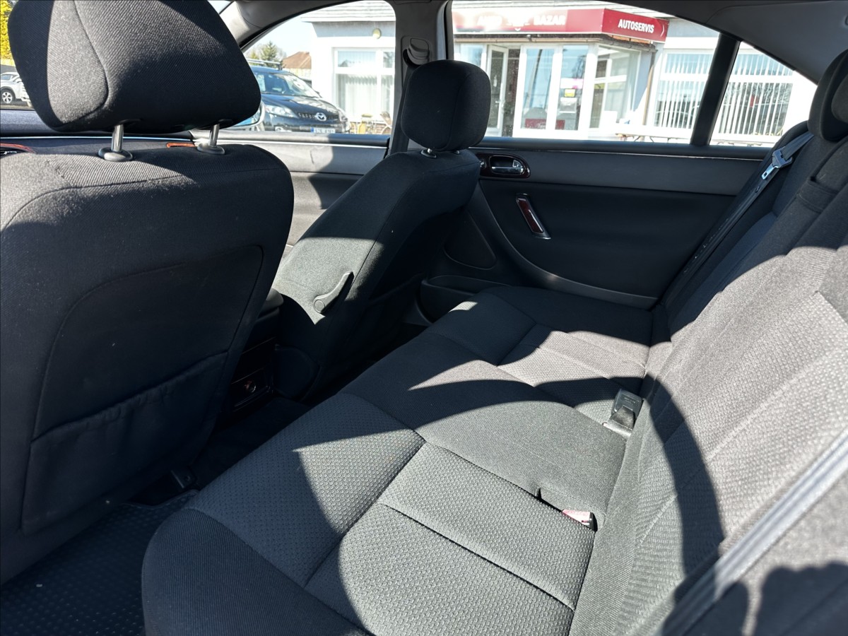 Peugeot 607
