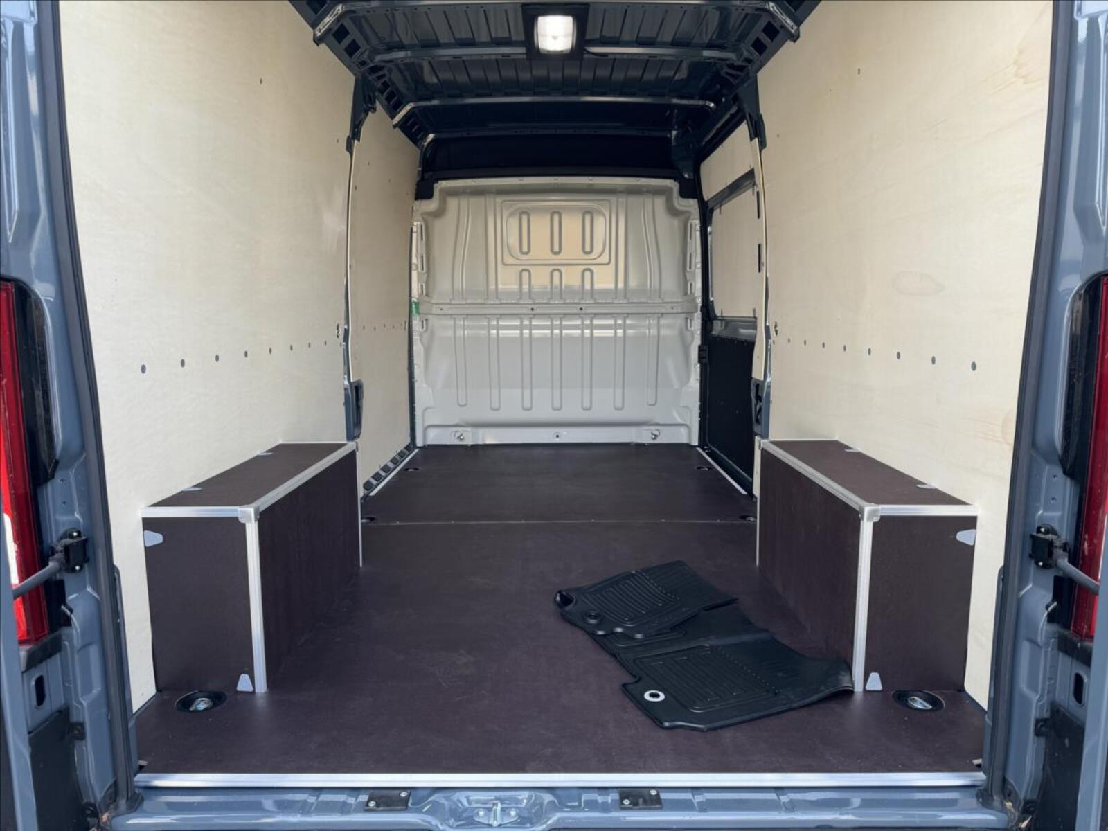 Toyota ProAce 9