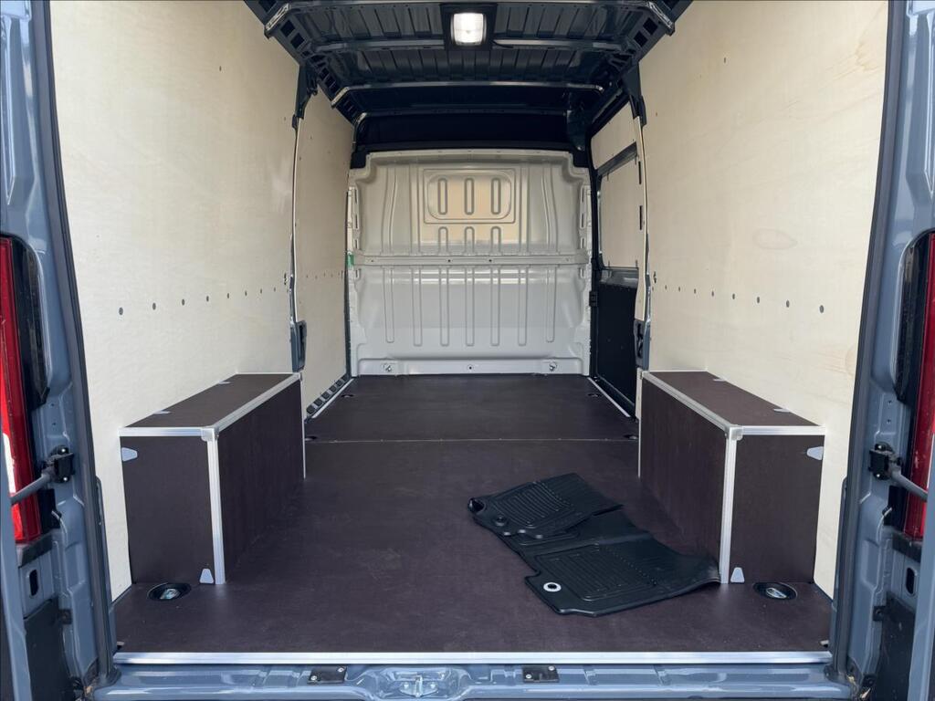 Toyota ProAce 9