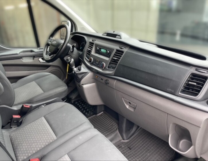 Ford Transit 9