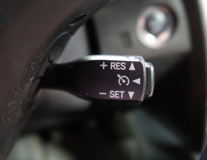 Toyota Auris 25