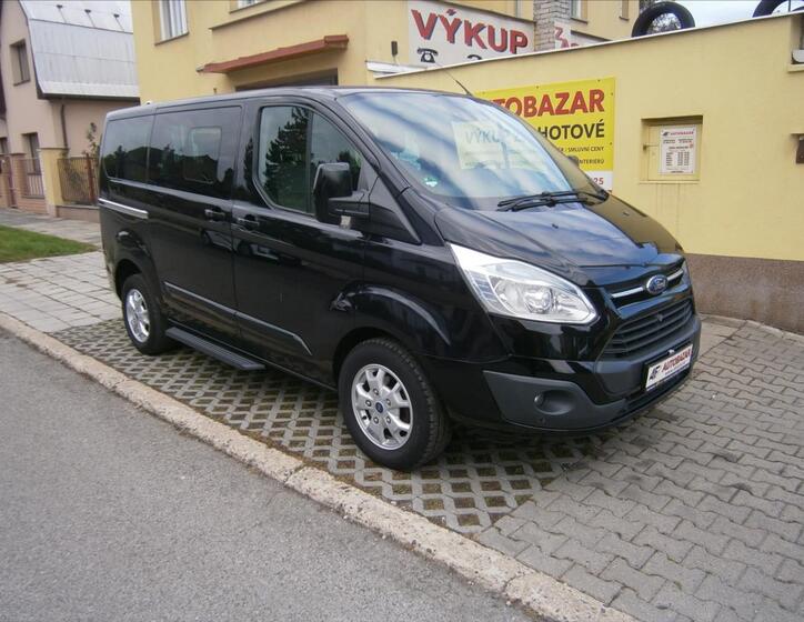 Ford Tourneo Custom 1