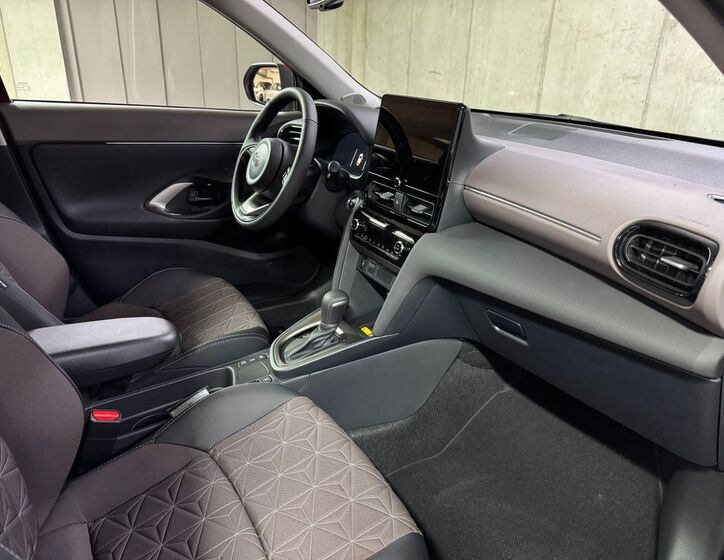 Toyota Yaris Cross 13