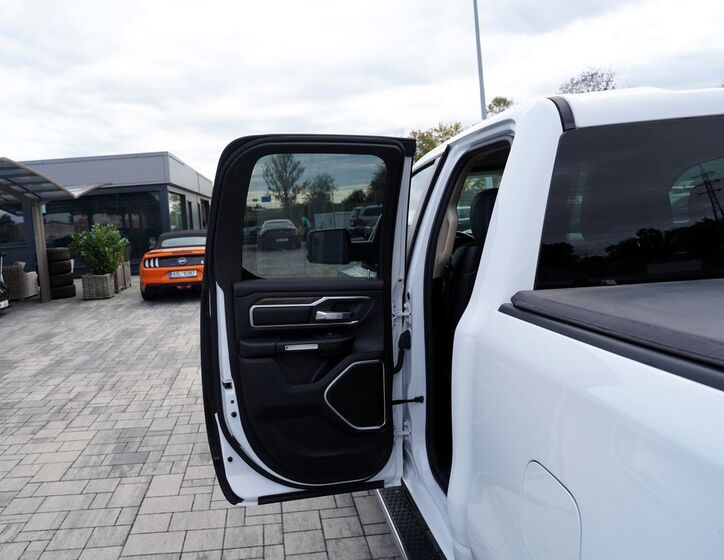 Dodge RAM 1500 18