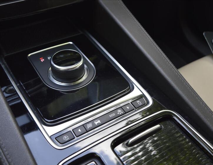 Jaguar F-Pace 18
