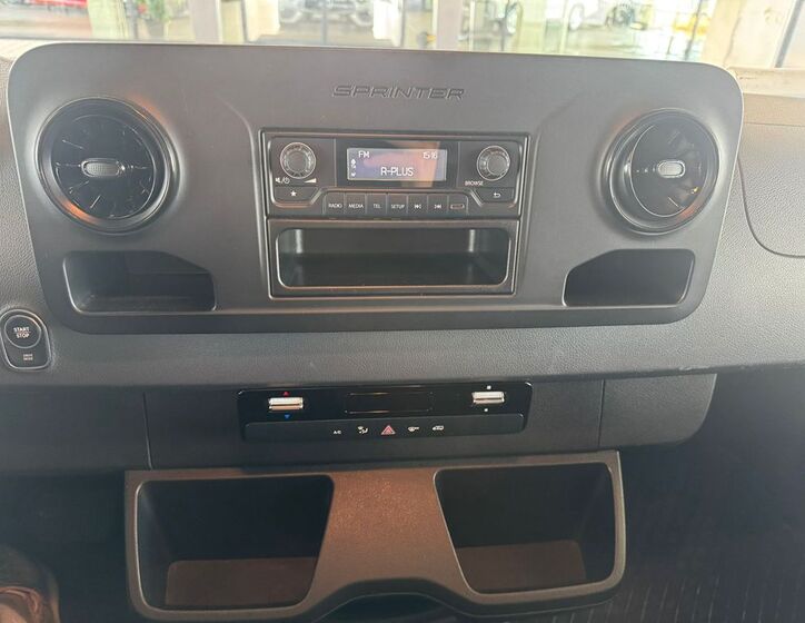 Mercedes-Benz Sprinter 13