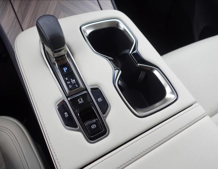 Lexus LM 350h 30