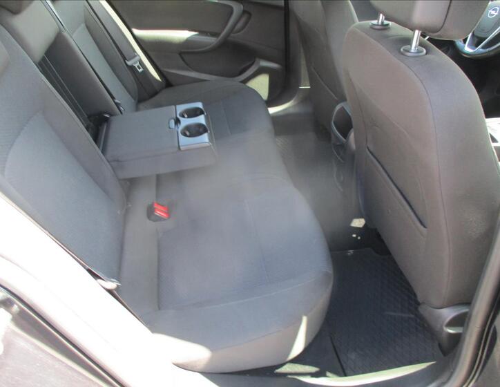 Opel Insignia 11