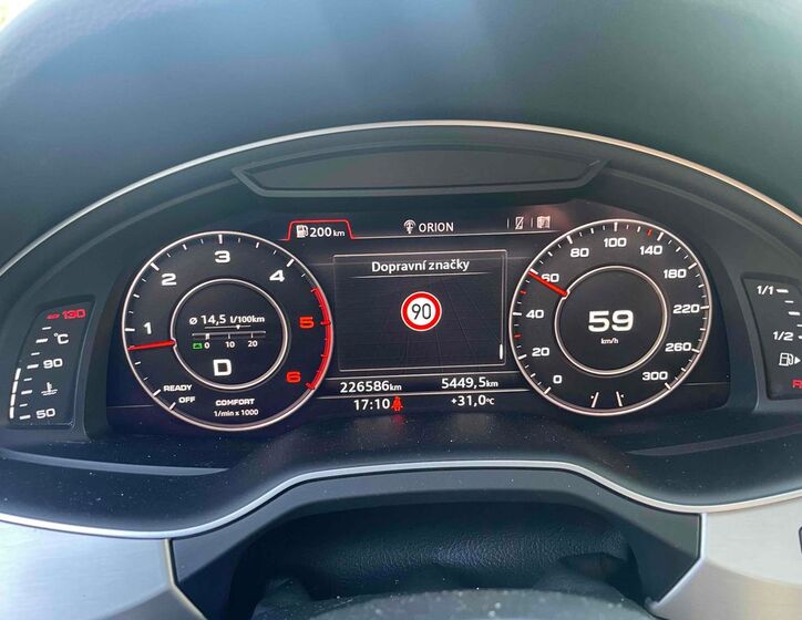 Audi Q7 11