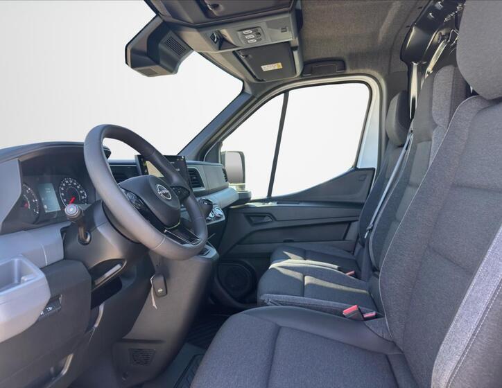 Nissan Interstar 16