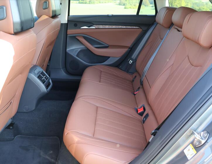 Škoda Superb 18