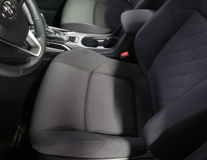 Toyota Corolla Cross 9