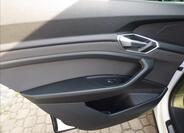 Audi e-tron 44