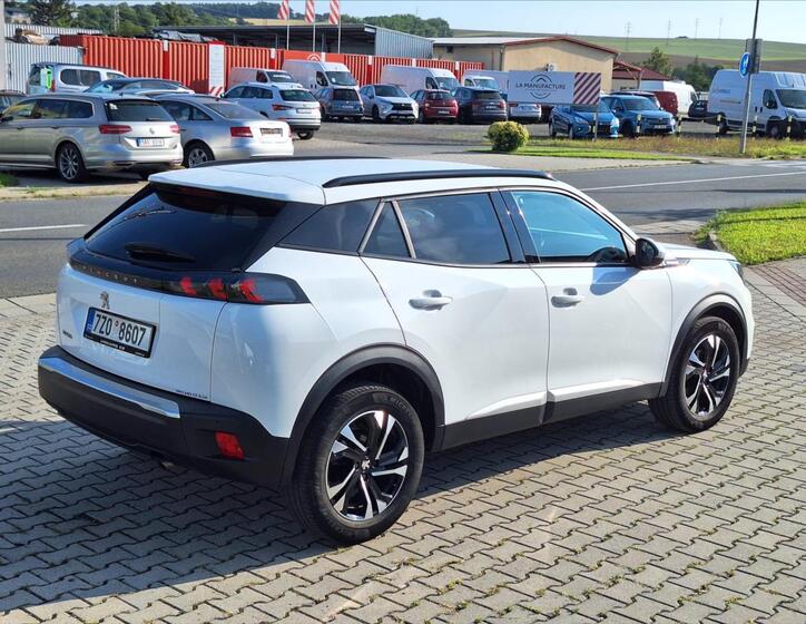 Peugeot 2008 4
