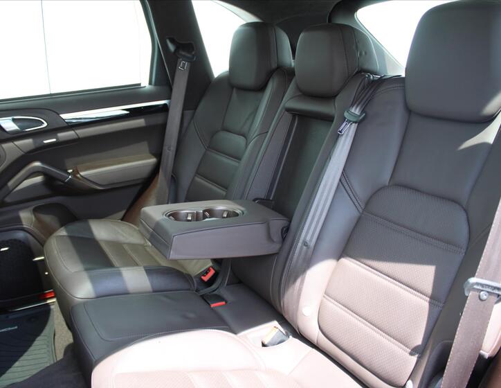 Porsche Cayenne 11