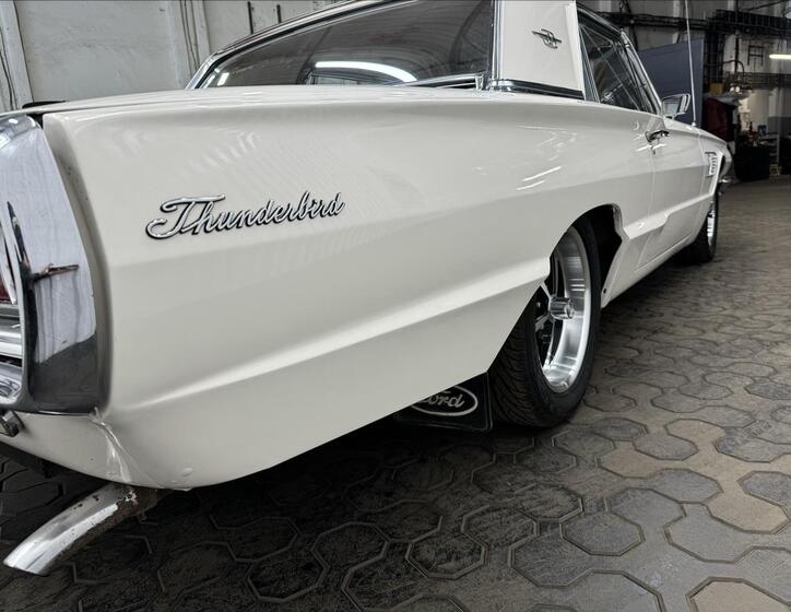 Ford Thunderbird 25
