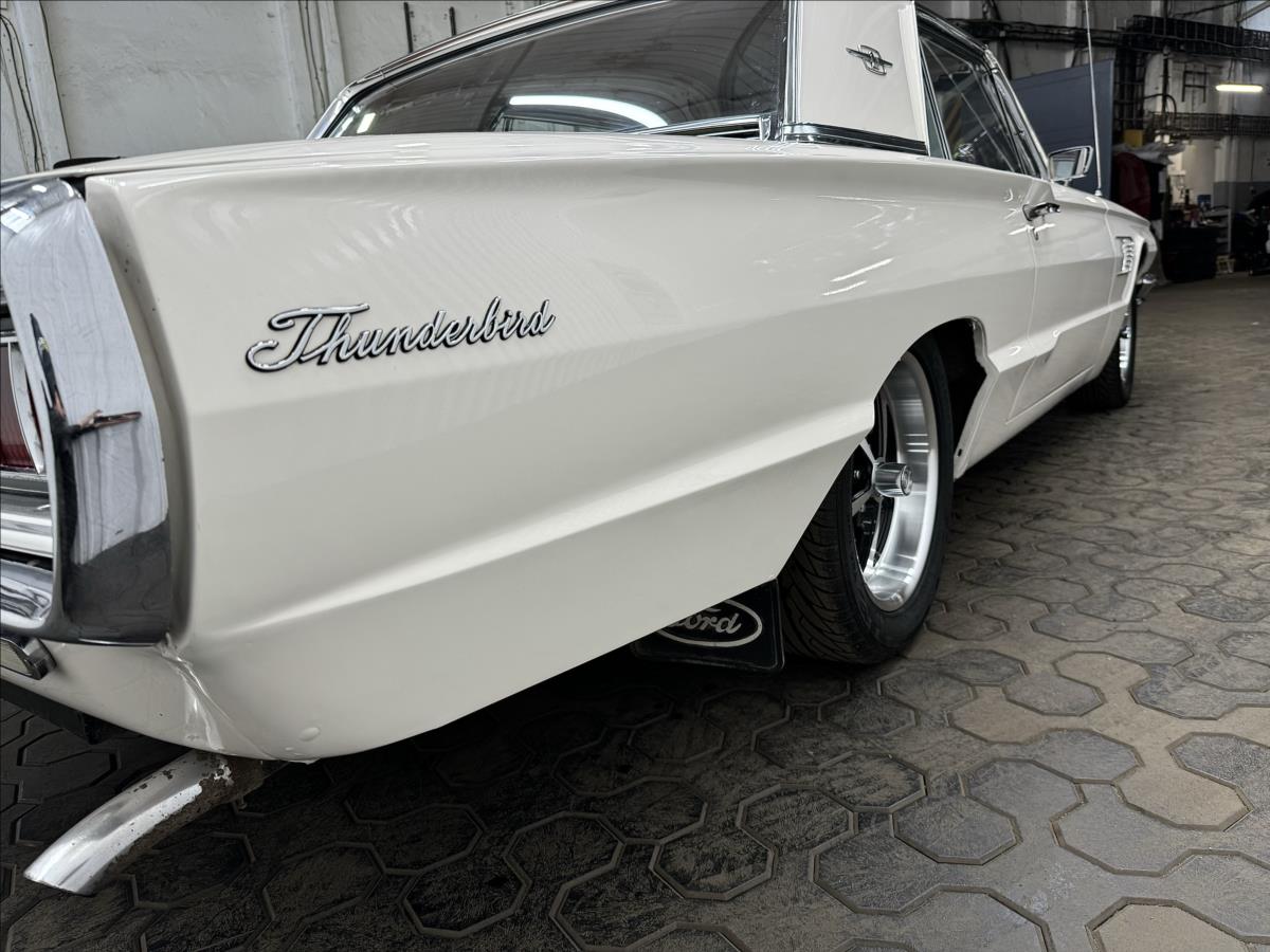 Ford Thunderbird