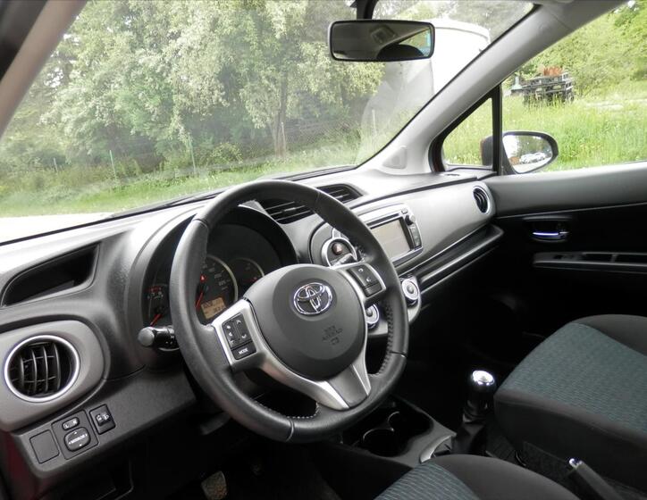 Toyota Yaris 12