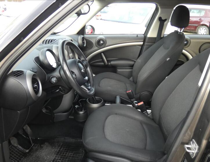 Mini Countryman 8