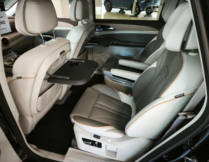 Dongfeng U-Tour 8