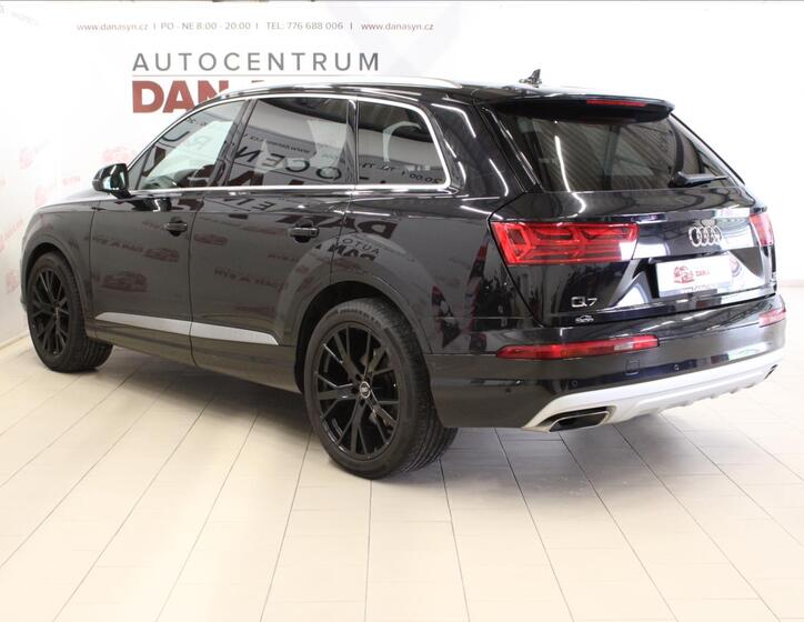 Audi Q7 6