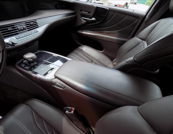 Lexus LS 500 28