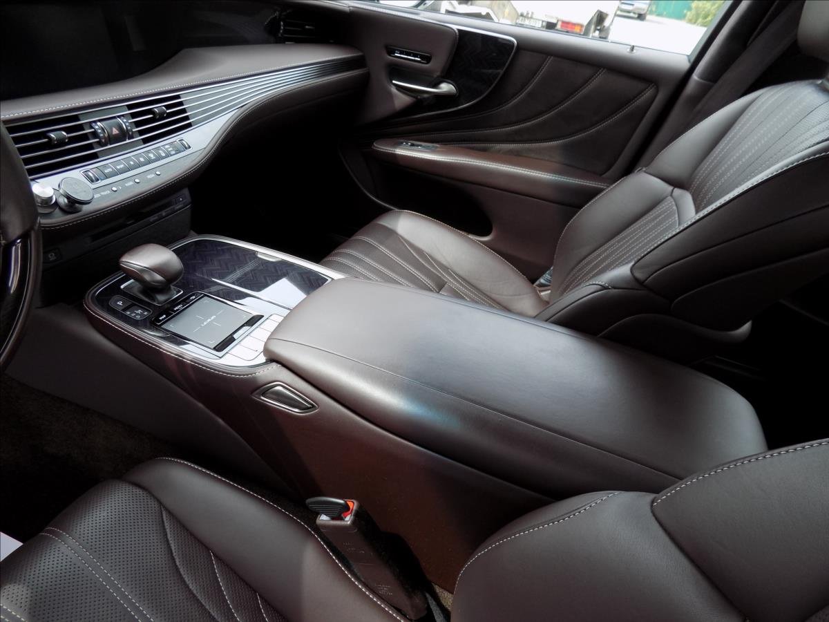Lexus LS 500