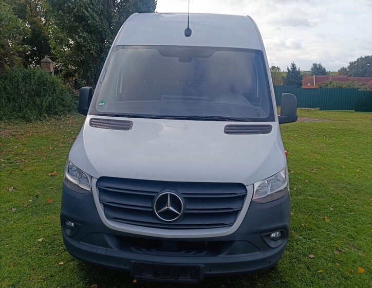 Mercedes-Benz Sprinter 9