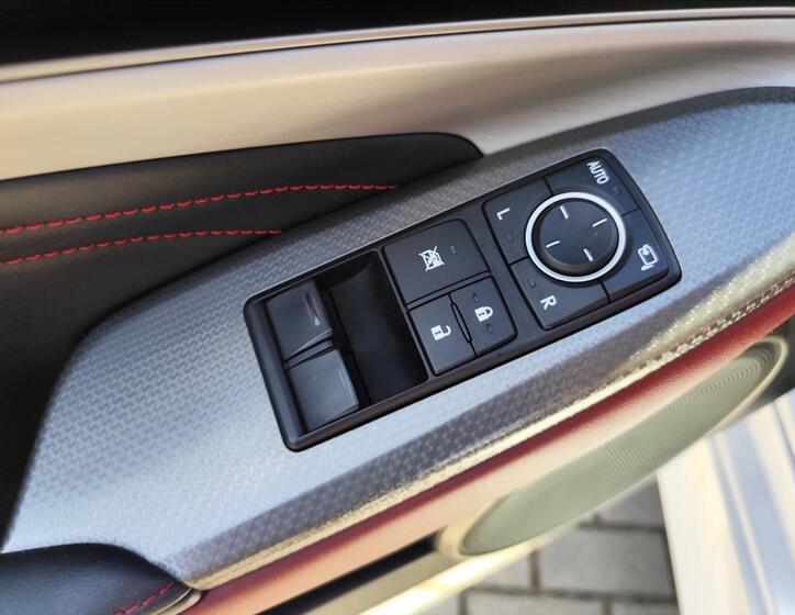 Lexus RC 300h 13