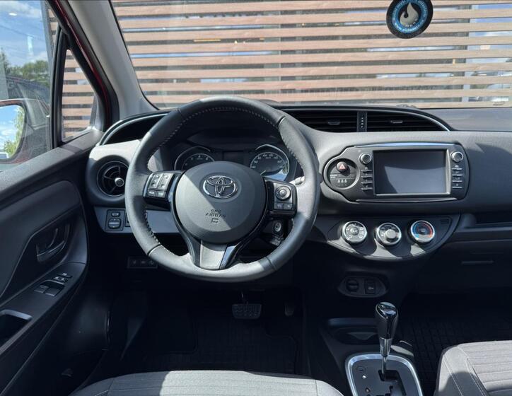Toyota Yaris 5