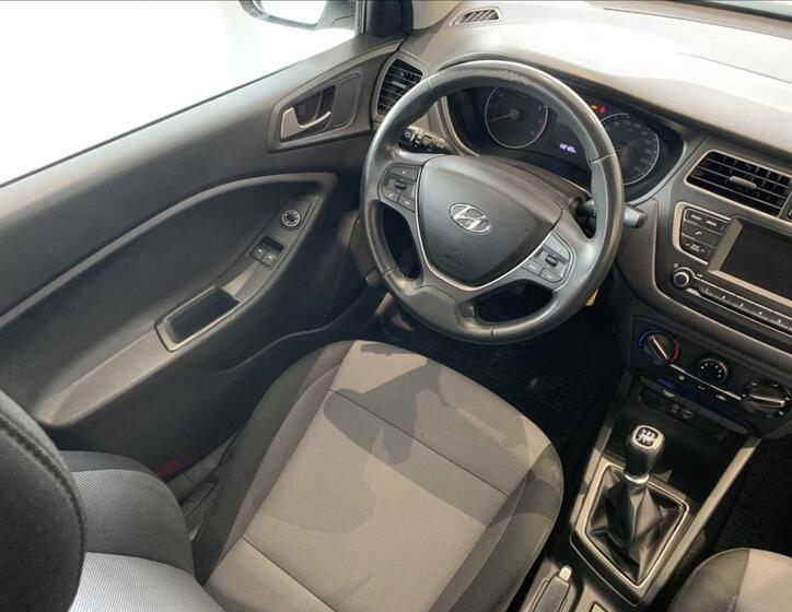 Hyundai i20 16