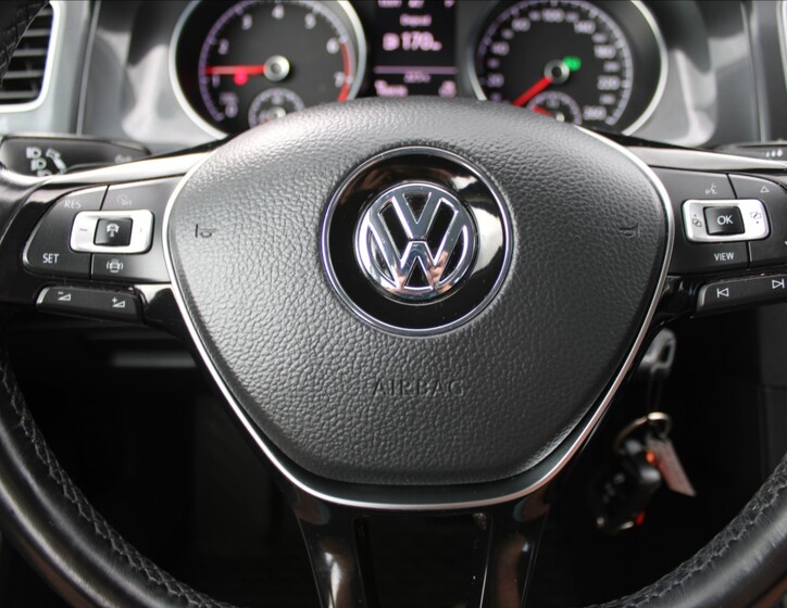 Volkswagen Golf 11