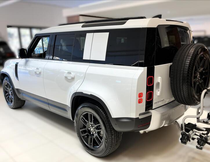 Land Rover Defender 2