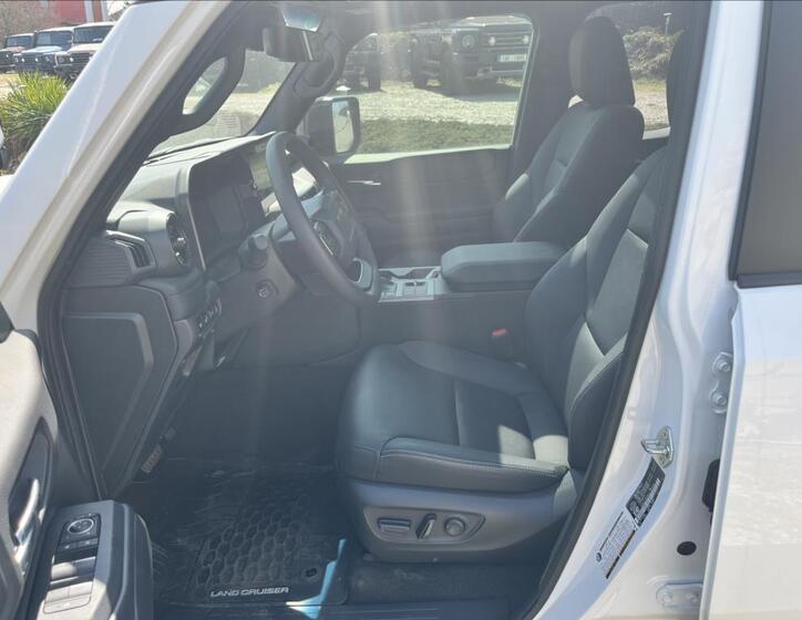 Toyota Land Cruiser 14