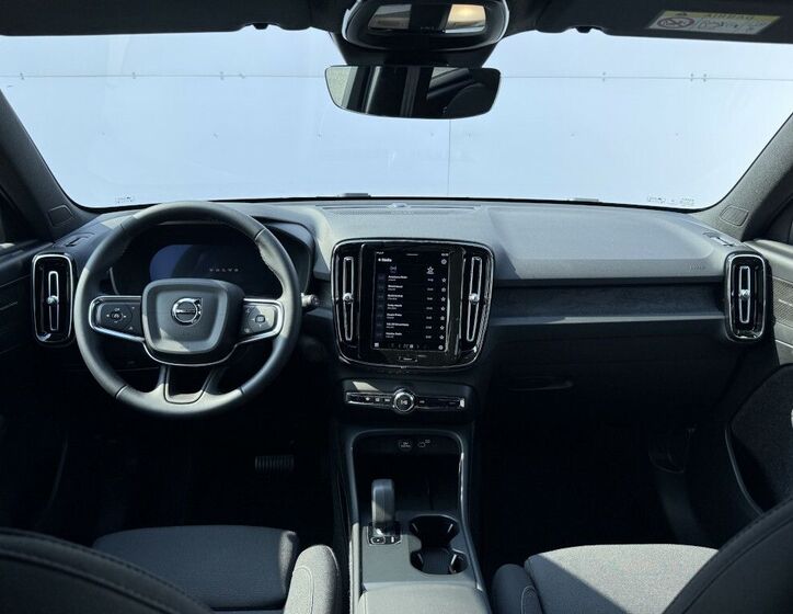 Volvo EX40 16
