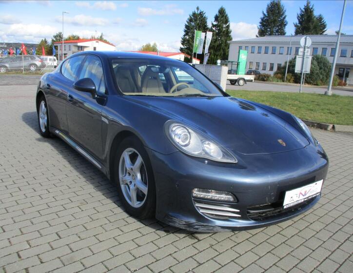 Porsche Panamera 6
