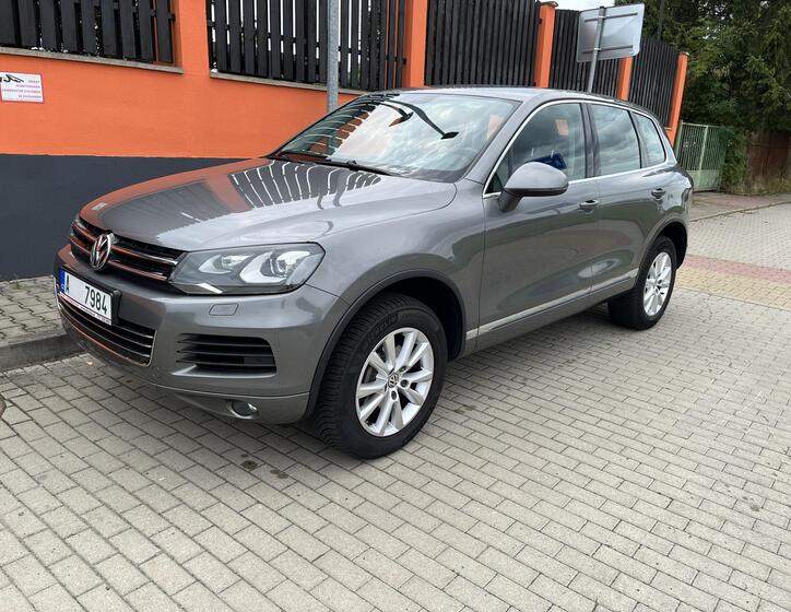 Volkswagen Touareg 1